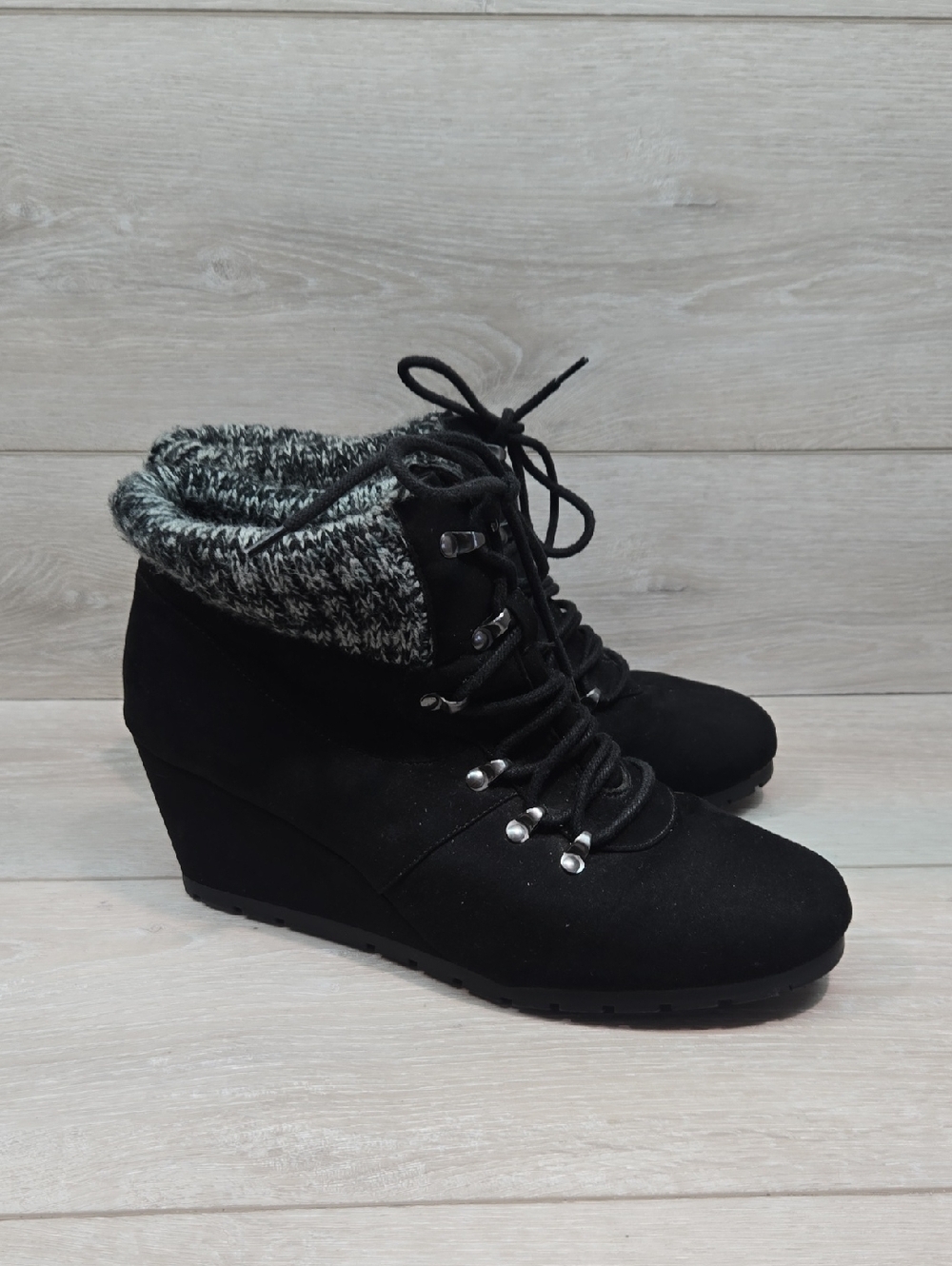 Bongo Women's Black Wedge Lace-Up Ankle Boots with Knit Cuff Shoes Sz 11